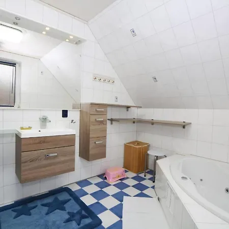 Holiday home Haushaelfte Luett Holland In